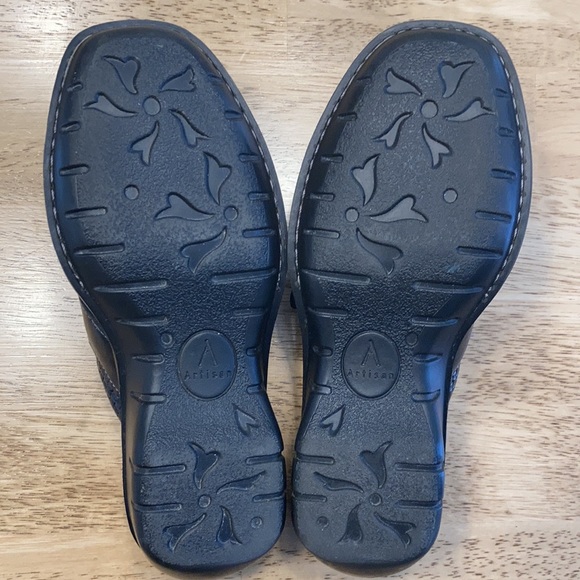 Beautiful Clarks Artisan collection black woven - Picture 10 of 10